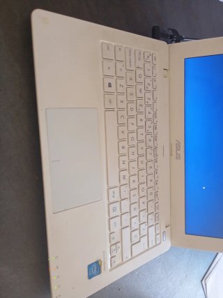 Netbook Asus Blanco