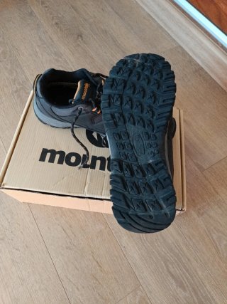 Botas de montaña Mountain Pro negras y naranjas