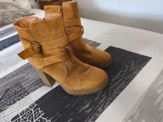Botines camel tacón alto