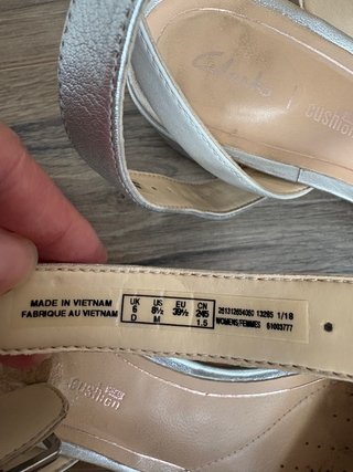 Sandalias Clarks Beige/Plata Mujer