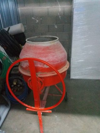 Hormigonera Naranja de 130 L , marca Ecomix