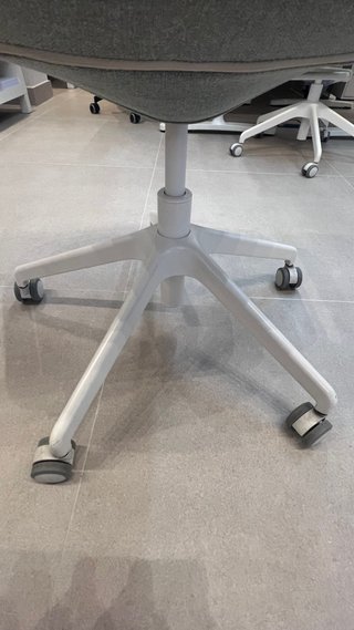 Silla de oficina gris