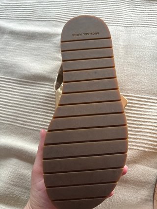 Sandalias doradas sin estrenar