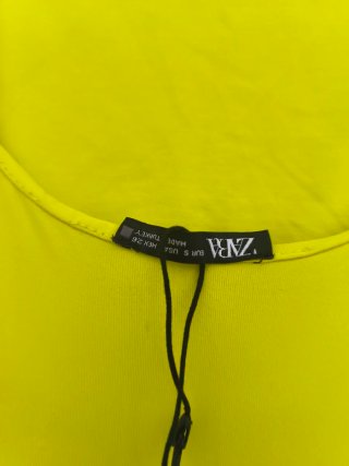 Vestido Zara verde lima drapeado.