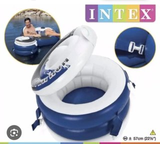 Nevera hinchable para piscina.