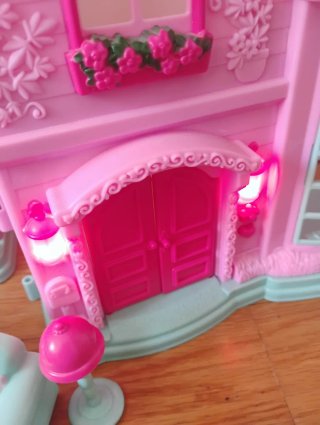 Casita de muñecas con luzes, sonidos y muebles