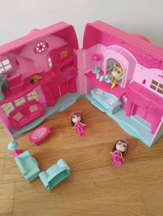 Casita de muñecas con luzes, sonidos y muebles