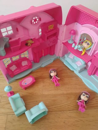 Casita de muñecas con luzes, sonidos y muebles