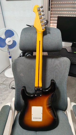 Guitarra Fenix estilo Stratocaster