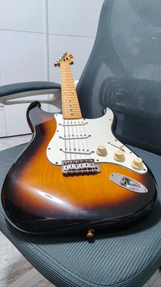 Guitarra Fenix estilo Stratocaster