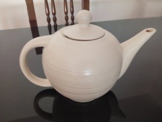 Tetera de cerámica beige