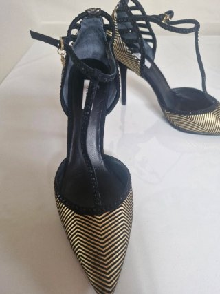 Zapatos Guess fiesta negros y dorados
