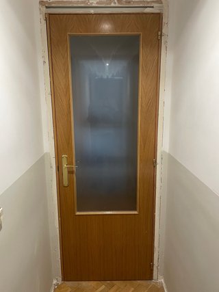Puerta de madera con o sin cristal