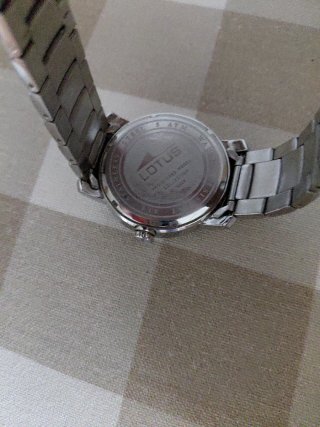 Reloj Lotus Negro y Plateado