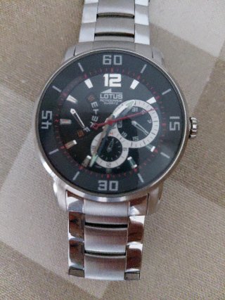 Reloj Lotus Negro y Plateado