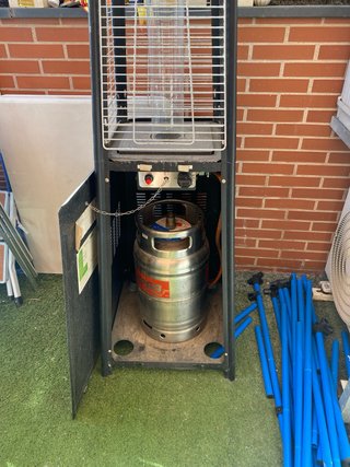 Estufa de gas piramidal negra