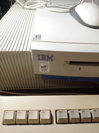 PC Antiguo IBM Pentium II Retro Gamer