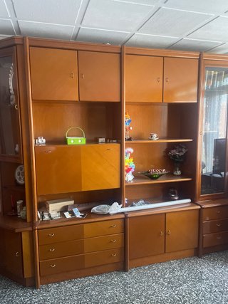 Mueble de comedor madera y cristal