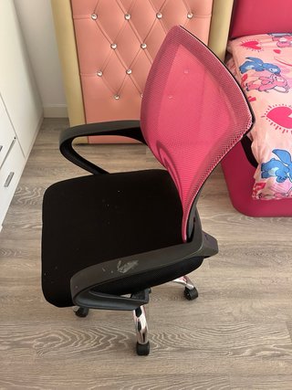 Cabecero ,escritorio y silla. Se vende junto 120€