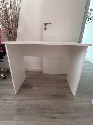 Cabecero ,escritorio y silla. Se vende junto 120€