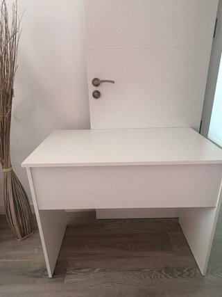 Cabecero ,escritorio y silla. Se vende junto 120€