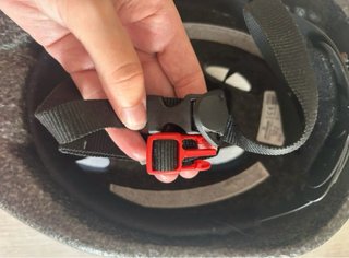 Casco infantil azul para bicicleta