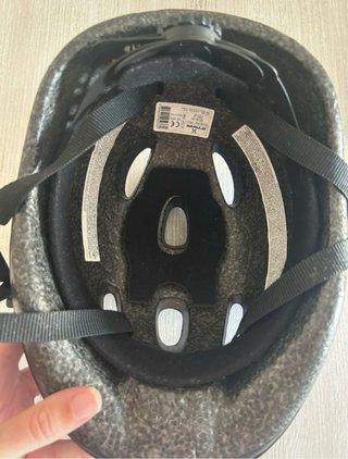 Casco infantil azul para bicicleta
