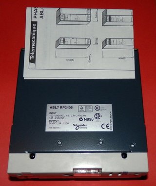 FUENTE de ALIMENTACIÓN REGULABLE = 24 ... 28,8 VDC