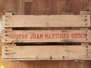 Caja de madera para frutas Juan Martínez