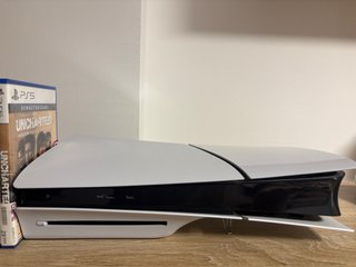 Consola PS5 + 4 Juegos + 2 Mandos