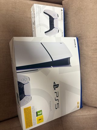 Consola PS5 + 4 Juegos + 2 Mandos