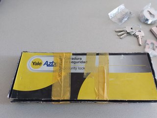 Cerradura de seguridad Yale y cilindro