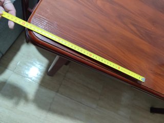 Mesa de comedor de madera