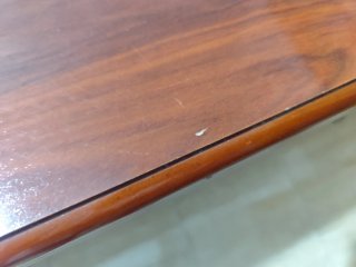 Mesa de comedor de madera