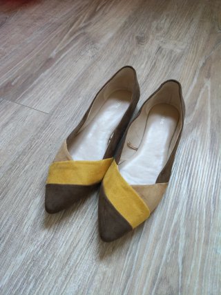 Zapatos planos mujer marrones y amarillos