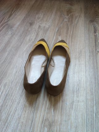 Zapatos planos mujer marrones y amarillos