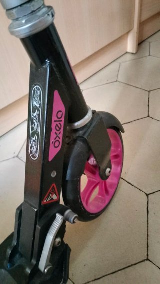 Patinete Oxelo rosa y negro