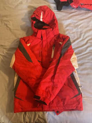 Traje de esquí rojo talla 9-10