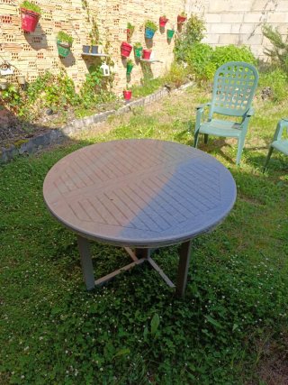Tavolo rotondo da giardino