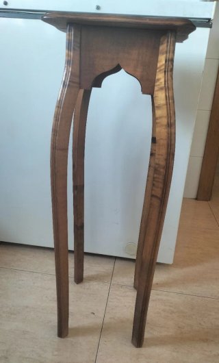 Velador de madera antiguo estilo Luis XV