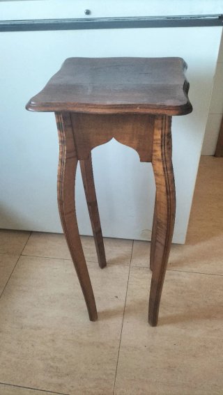 Velador de madera antiguo estilo Luis XV
