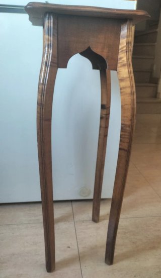 Velador de madera antiguo estilo Luis XV