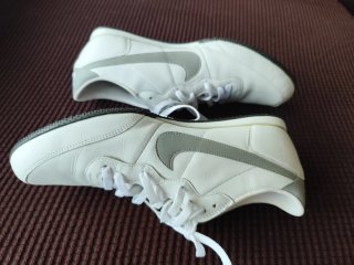 Zapatillas Nike Track Racer Blancas y Grises