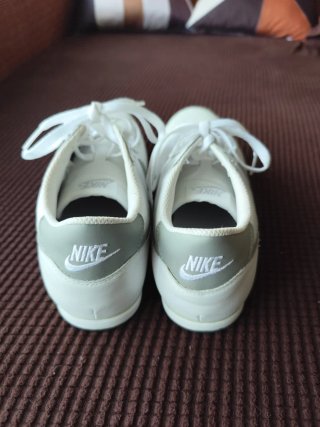 Zapatillas Nike Track Racer Blancas y Grises