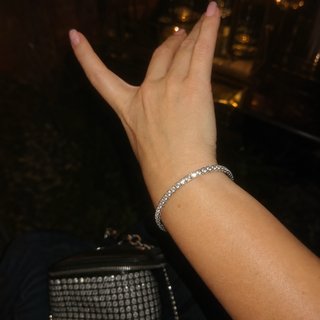 Pulsera elástica con pedrería plateada