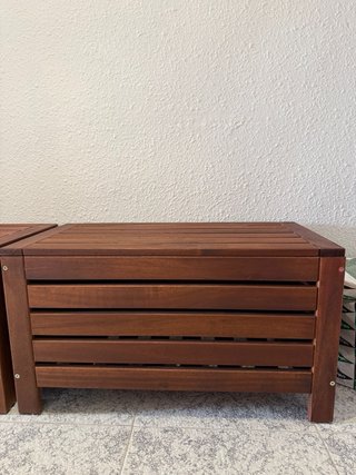 Baúl marrón con cojines para interior/exterior