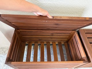 Baúl marrón con cojines para interior/exterior