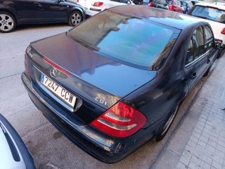 Mercedes Benz E 220 cdi manual  ITV hasta octubre desgaste de pintura  2003
