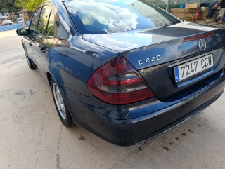 Mercedes Benz E 220 cdi manual  ITV hasta octubre desgaste de pintura  2003