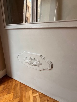 Puerta madera gris con cristal
